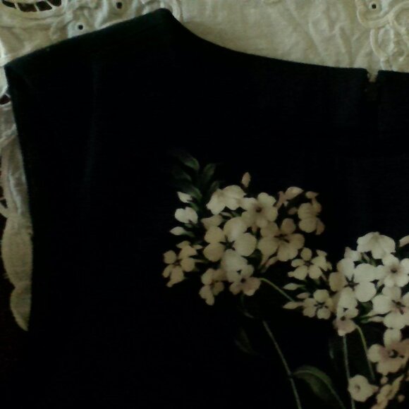 CAROLINA HERERRA Cotton sheath dress. Black w/hand-painted floral design. Sz 14 - Picture 6 of 10